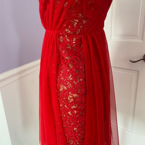 BCBG red strapless Lace, Tulle and Sequin beautiful dress. Great condition - Picture 4 of 8